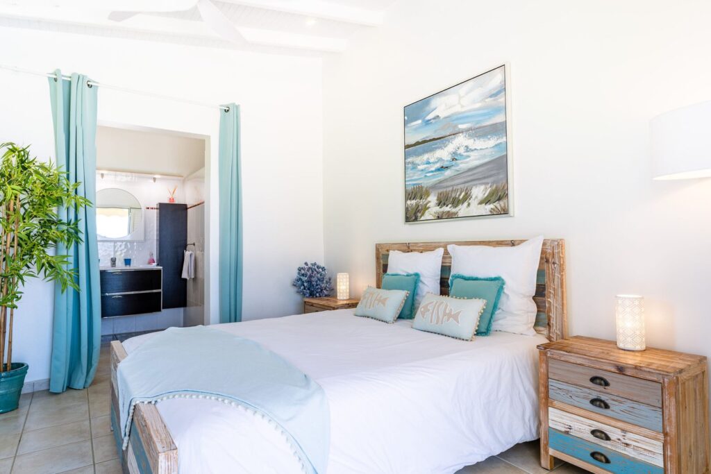 Chambre bleue 2 scaled