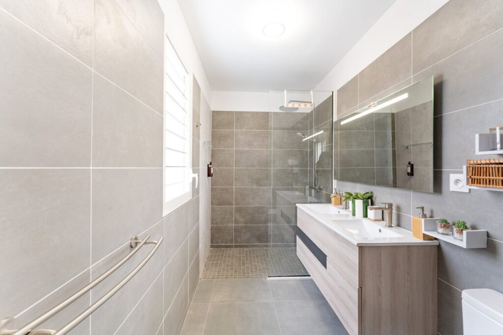 Salle de bain ch 1 1 scaled