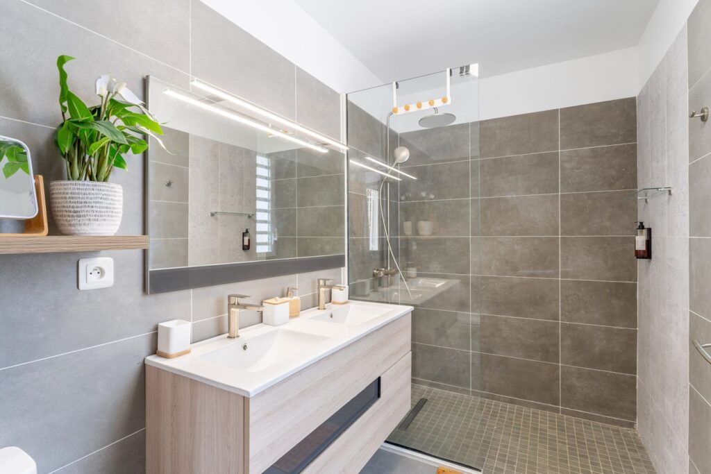 Salle de bain ch 1 4 scaled