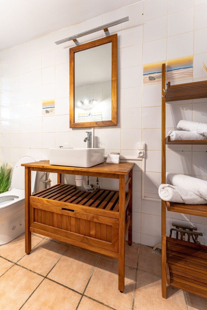 Salle de bain ch bleue 1 scaled