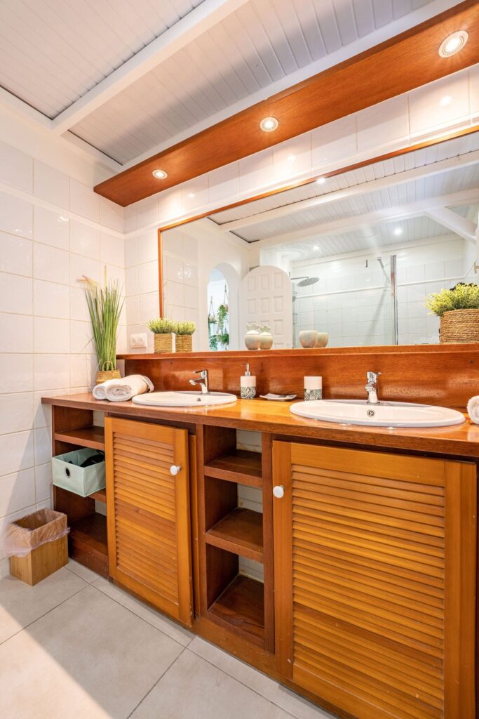 Salle de bain ch verte 1 scaled